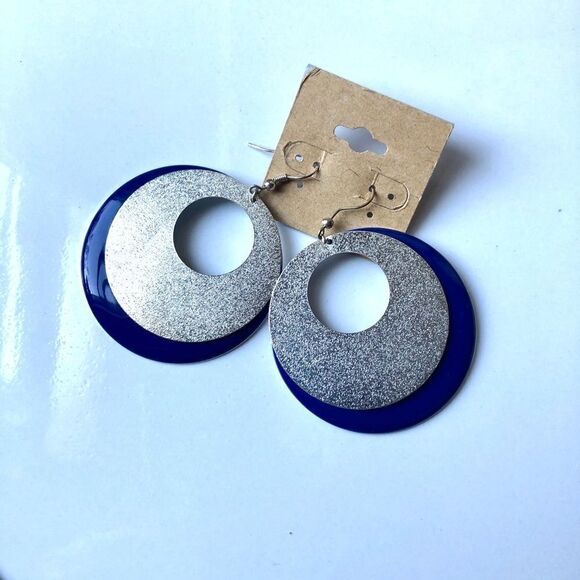 🍭6/$30 Bundle Save/ Dangle Earrings - Picture 1 of 2